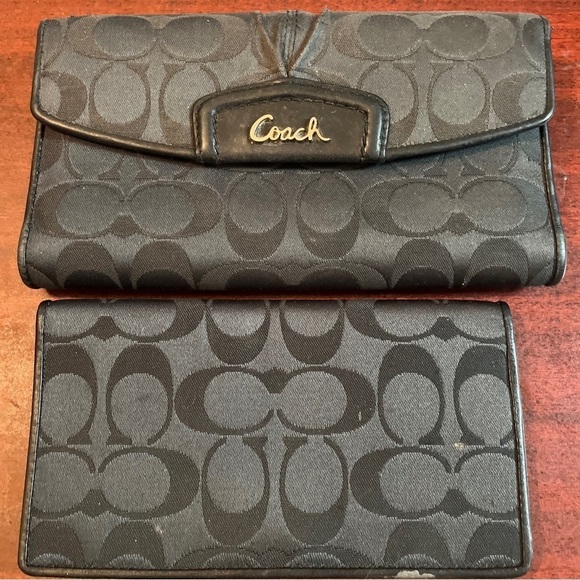 Coach- Signature C Trifold Black Removable Checkbook Wallet 2 Pieces - Picture 2 of 10
